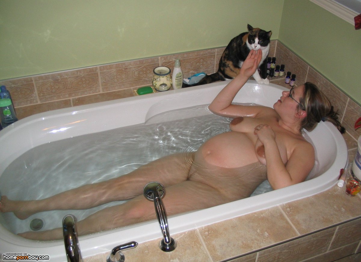 pregnant wife nude in bath image