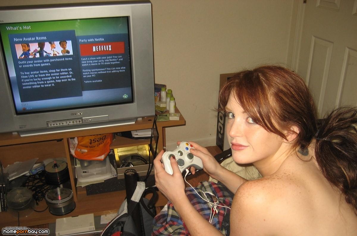 Самый сексуальный геймер - порно фото
