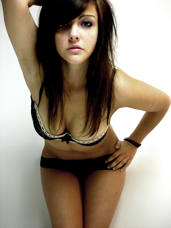 Very Hot Emo Chick In Provocative Self Shots.