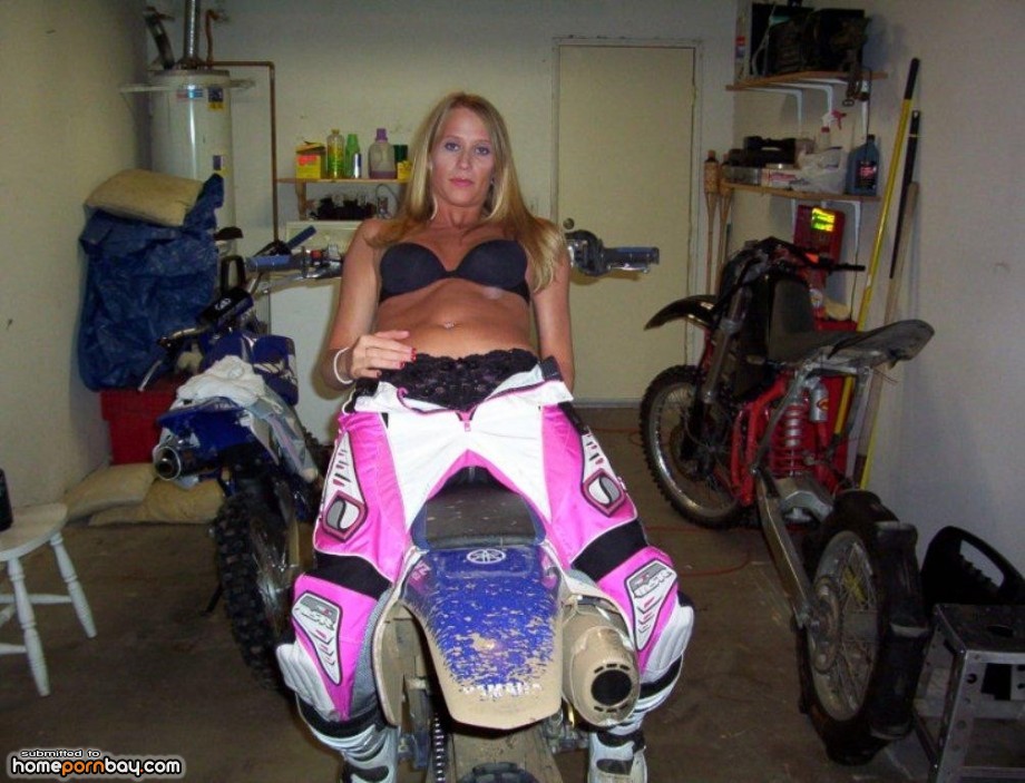 Biker girl naked - Mobile Homemade Porn Sharing