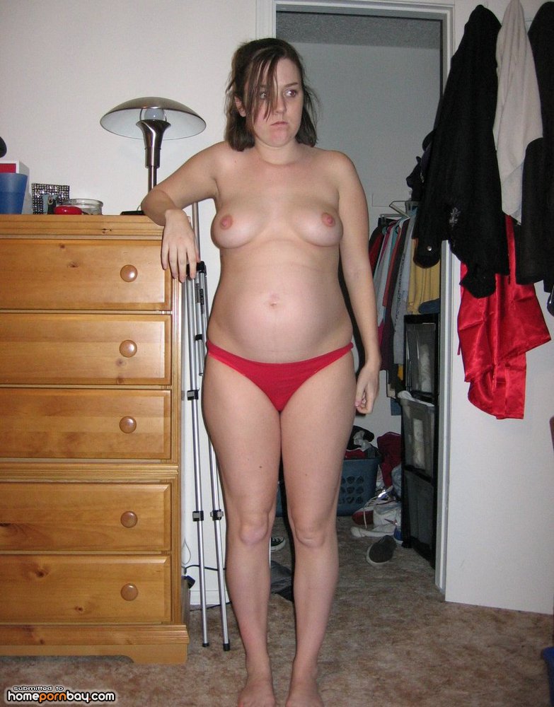 Pregnant amateur wife nude at home