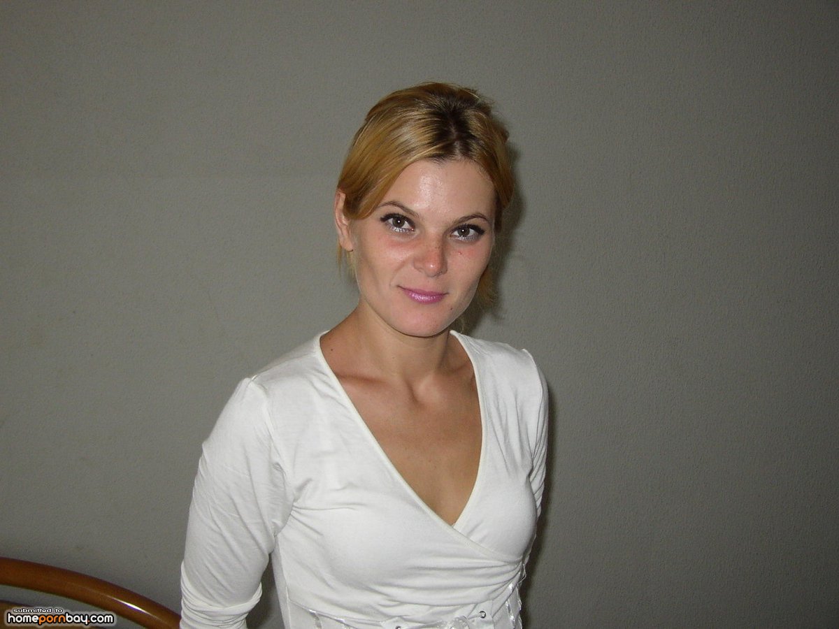 Amateur housewife sucking dick