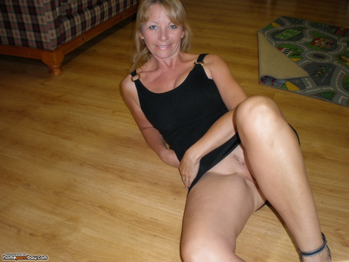 Mature Loves Pussy