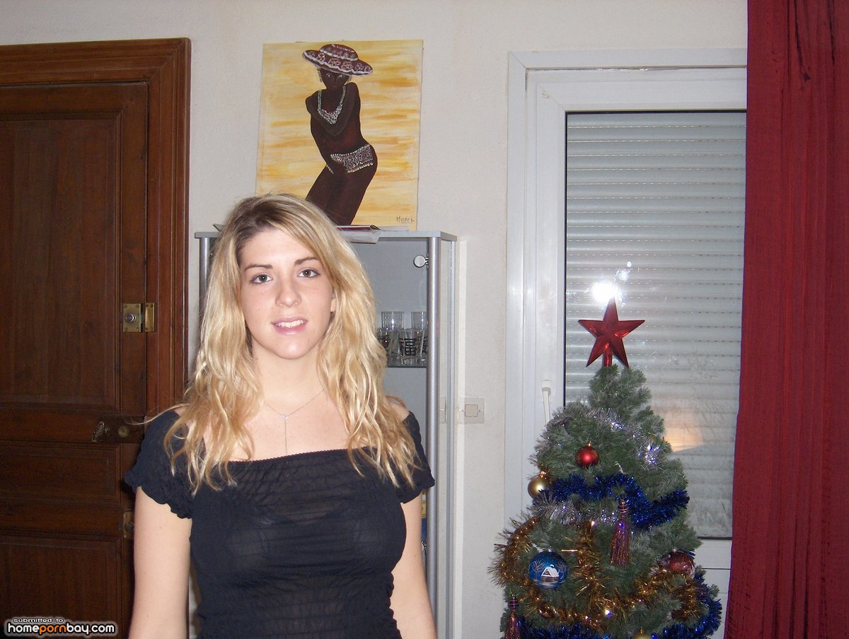 Blond amateur wife nude at home