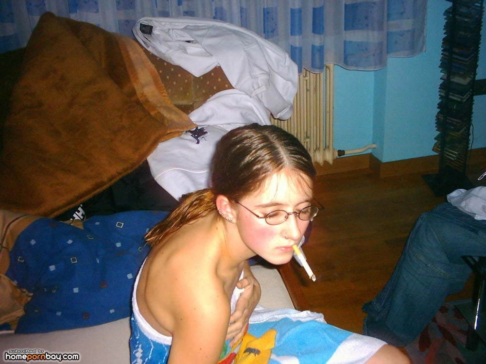 Glasses Amateur - Young amateur GF in glasses - Mobile Homemade Porn Sharing