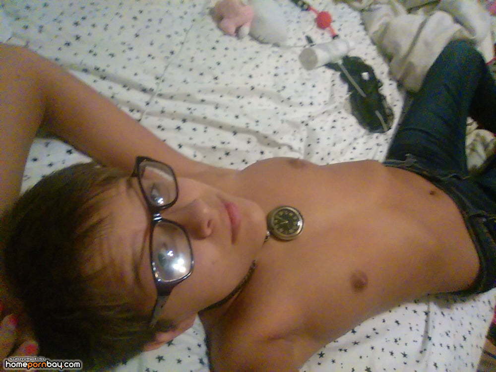 Nerdy amateur teen nude selfies image photo