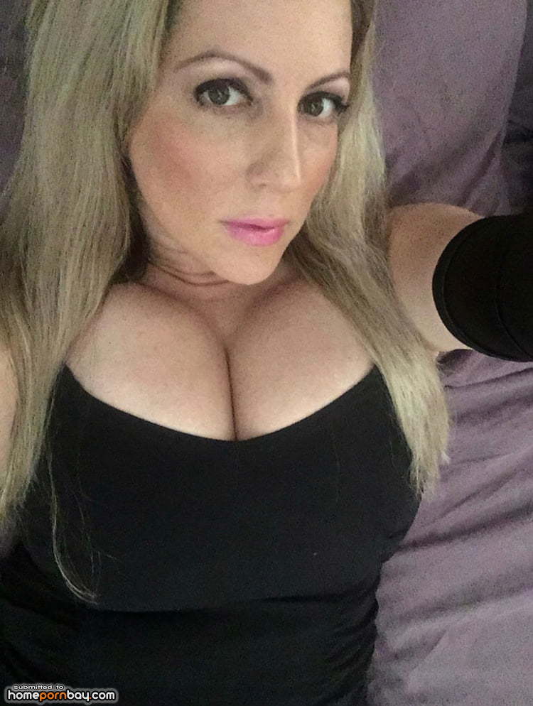 Busty Amateur MILF Sexlife Pics Collection