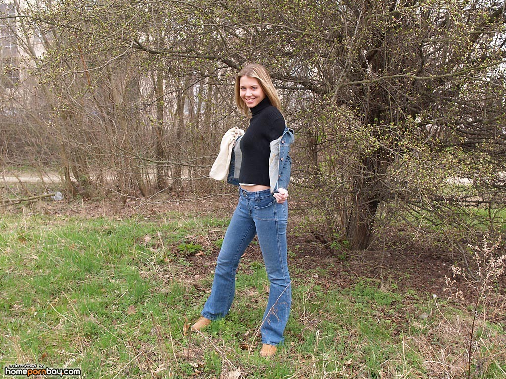 Sweet amateur blonde babe naked at forest