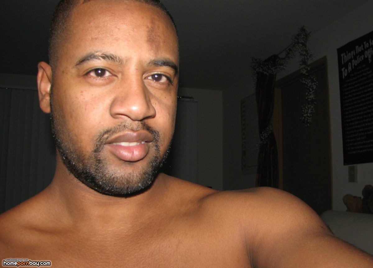 Hot black GF posing pic