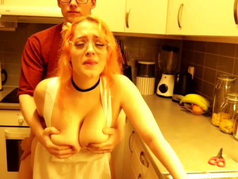 Girlfriend Kitchen Porn - I had sex with my busty girlfriend in the kitchen and cum on her face -  Home Porn Bay